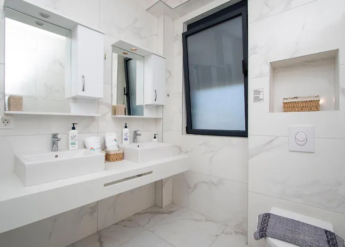 Three By Halkidiki Криопиги