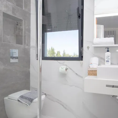 Three By Halkidiki * קריופיגי